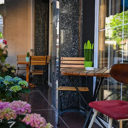 Kuta's 4 Tirana
