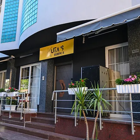 Kuta's 4 Apartment *