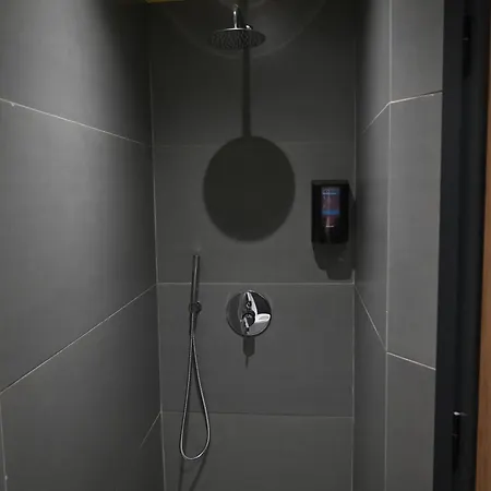 Kuta's 4 Apartment *