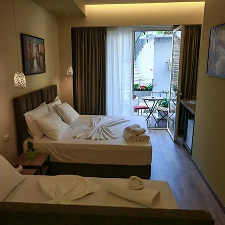 Kuta's 4 Tirana